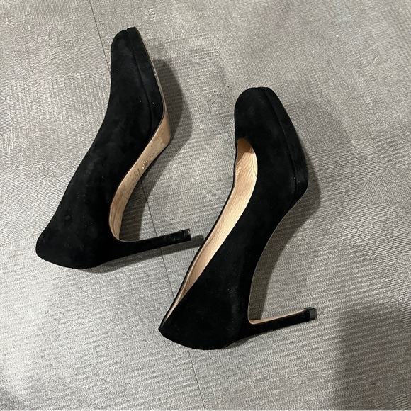 Stuart Weitzman Black Suede Women's Round Toe Heels 5.5 - Picture 5 of 6